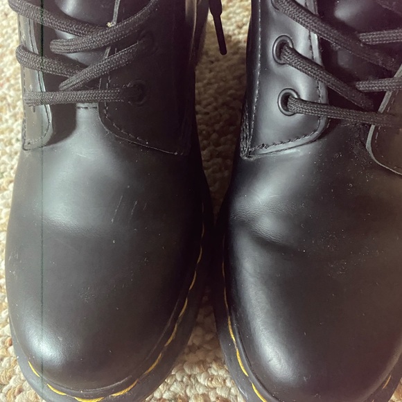 Size 8 Doc Martens. Great used condition with barely any scuff marks ( see pics) - Picture 4 of 9